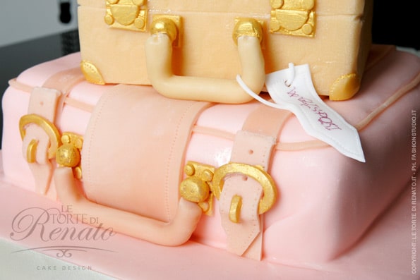 travel wedding cake detail
